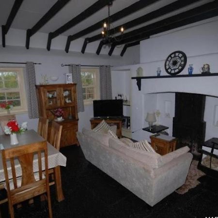 Dromineer Thatcted Cottages Lough Derg מראה חיצוני תמונה